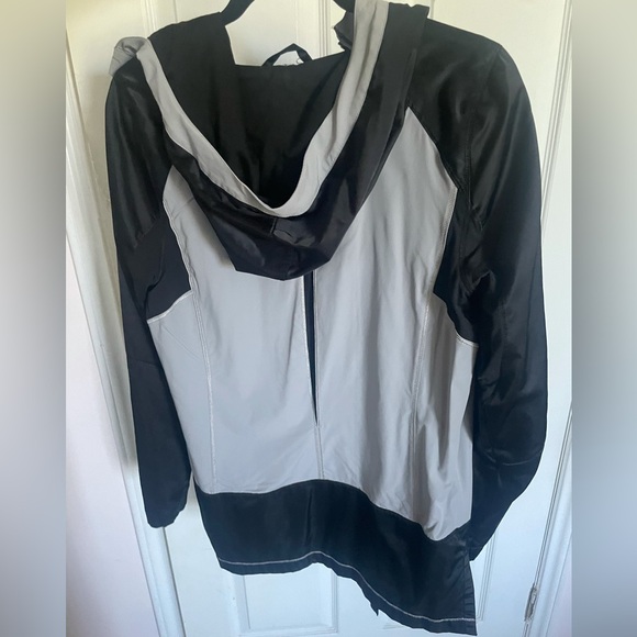 Women’s lululemon jacket - Picture 2 of 3